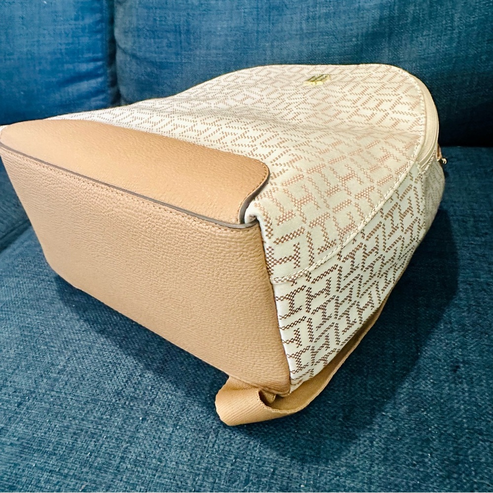 Tommy Hilfiger Cream and Tan Backpack NWT - Picture 9 of 16